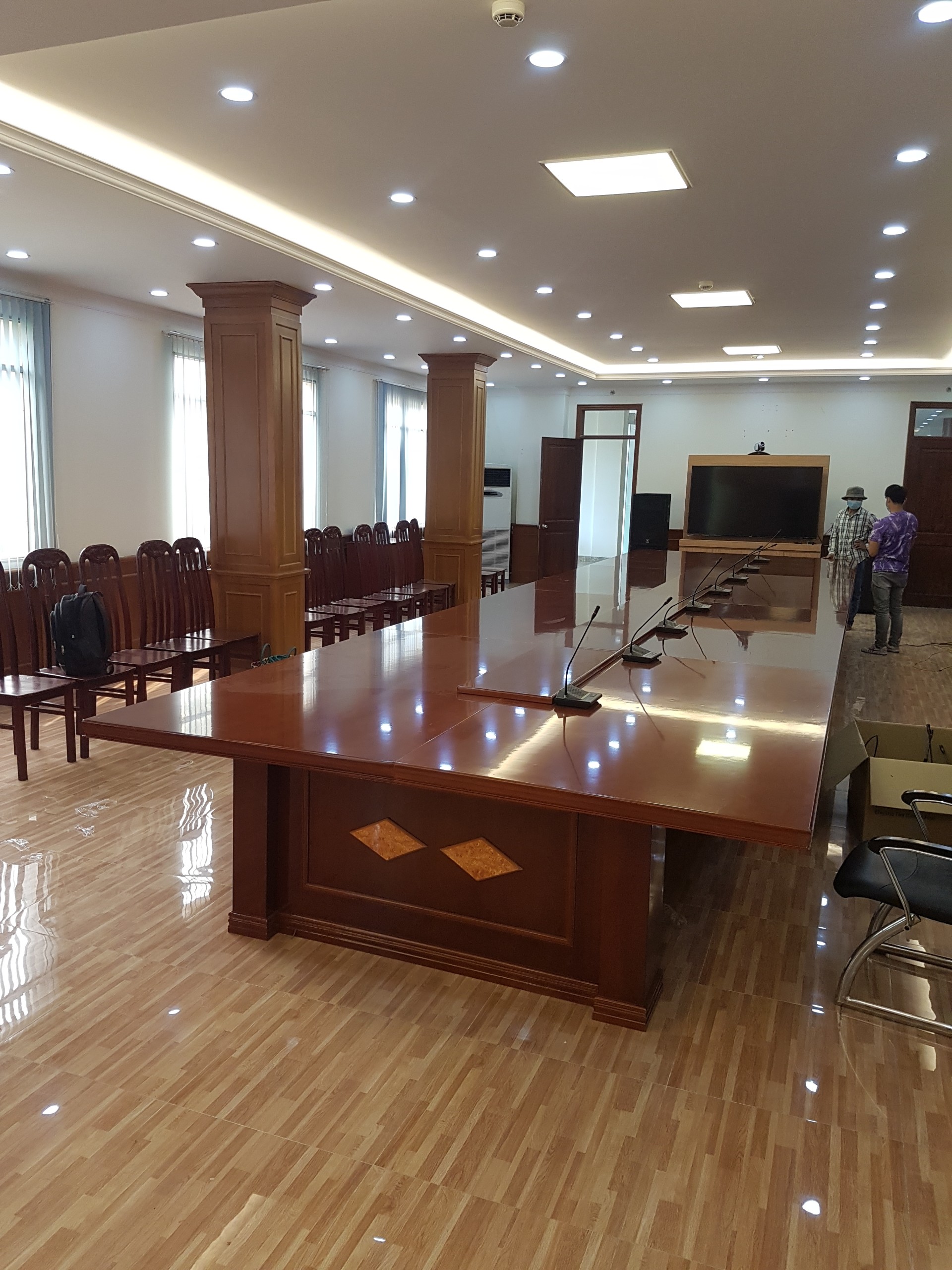 Bàn họp veneer sơn PU cao cấp BH4820N